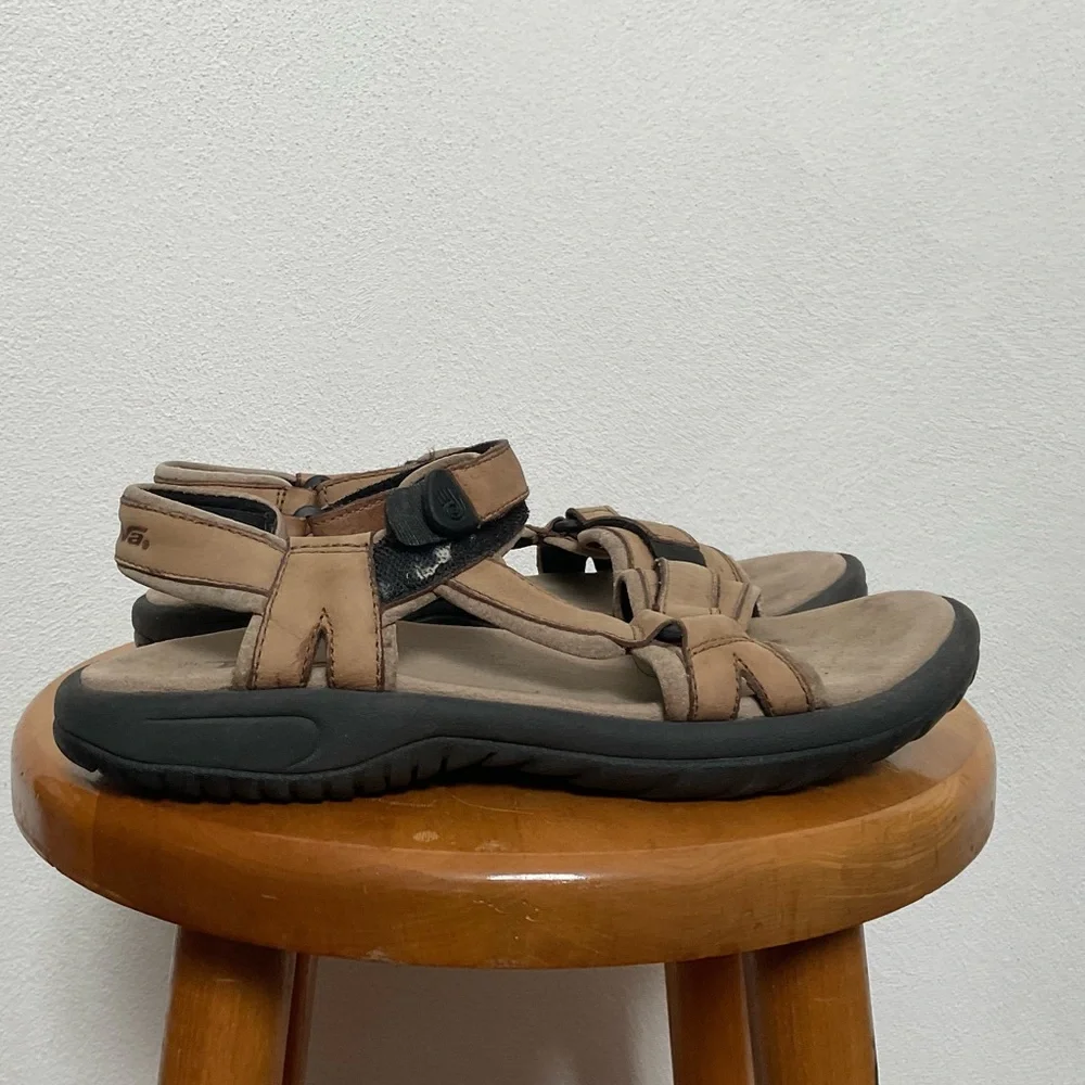 Teva Tan Waterproof Leather Adjustable Strap Sandals Size 9 Hiking Camping